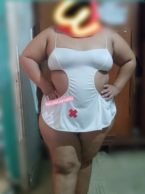 Ahora de enfermera 😳 https://t.co/zSqBtpjmgC