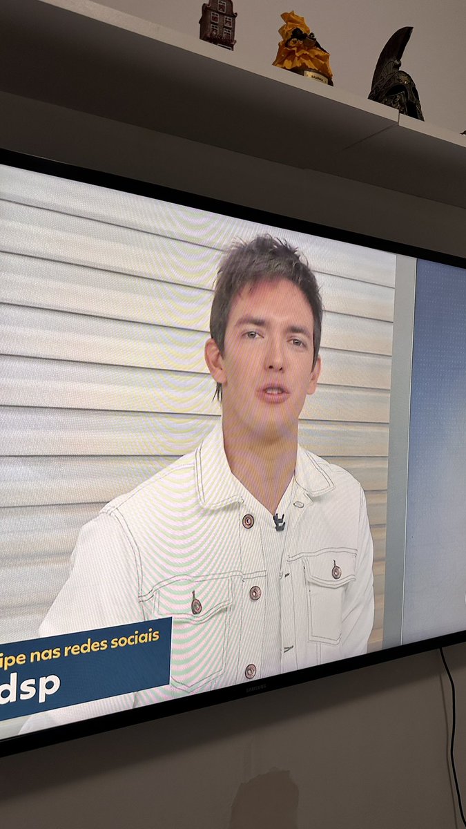 johnnyrobert's tweet photo. O @alejodar foi convidado para fazer um bico na série As aventuras de José e Durval na @globoplay ? 😂 Ficou top o mullet #bdsp https://t.co/Cv7UKHmN6s