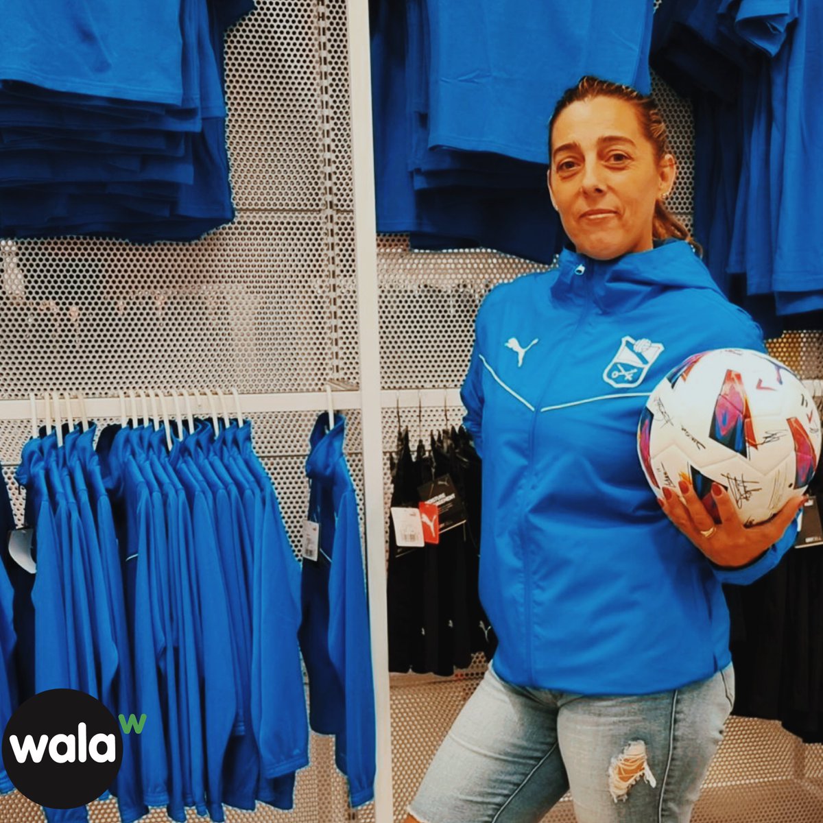 ⚽️ Els nostres amics de <a href="/WalaEsports/">Wala</a> han lliurat la pilota firmada pel primer equip a la guanyadora del seu sorteig

🤩Sembla que estarà en bones mans!

#sompotablava 🐔