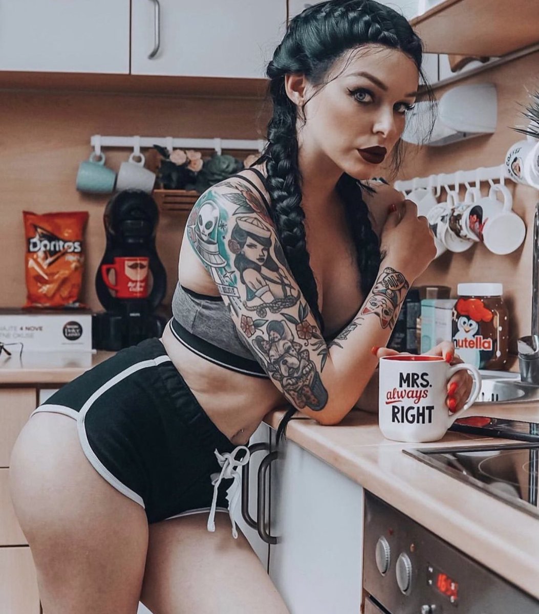 SweetRoseQuartz's tweet photo. Happy Monday. I need like five more cups of coffee. https://t.co/TS0g9xCWLz