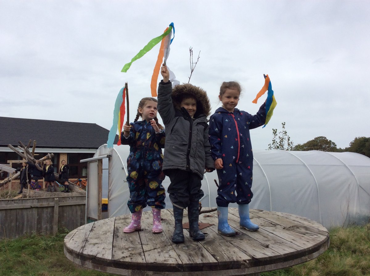 TPS1914's tweet photo. Another busy week in Forest School with art, bush craft, PSHE, science, geography and PE all being taught outside #ForestSchool https://t.co/VdaCpy0SFI