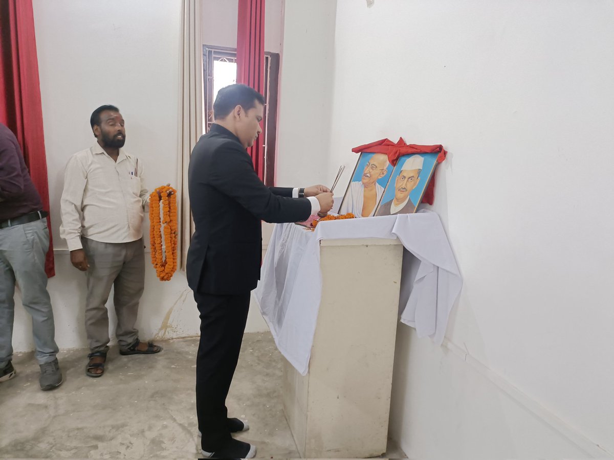 sdmsadar96's tweet photo. राष्ट्रपिता महात्मा गांधी व पूर्व प्रधानमंत्री लाल बहादुर शास्त्री जी के जन्मदिवस पर उनको शत-शत नमन🙏💐💐 https://t.co/y6nG4Qzz22