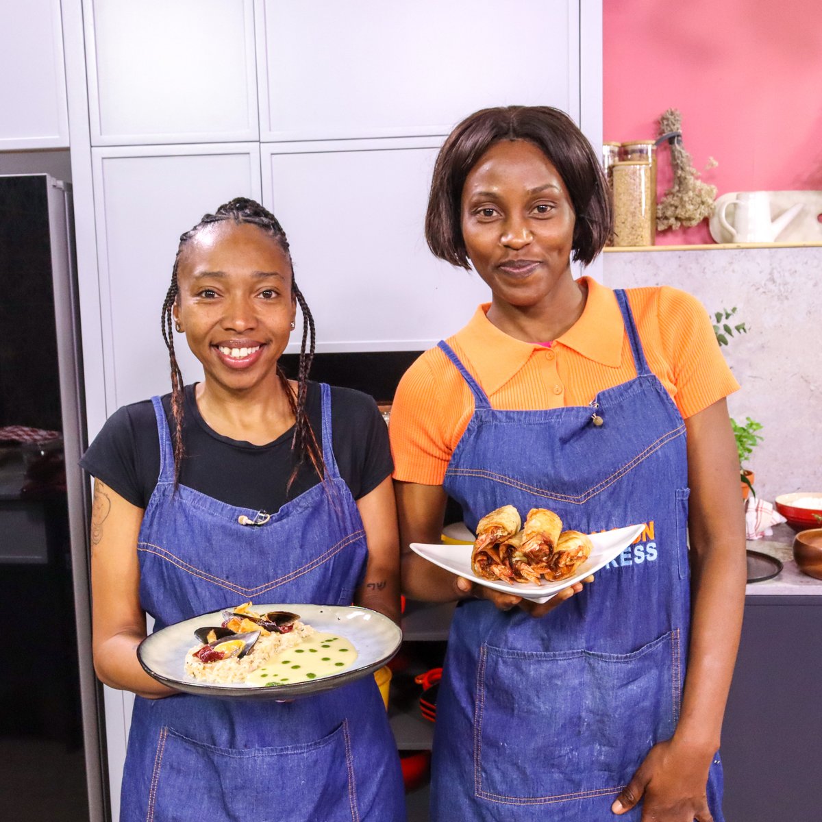 AfternoonChat's tweet photo. It’s Chef Linda Mazibuko vs Chef Rebecca Olorunnisola for this round of the #Excella Young Chef Cook-Off! 🔥  

Whose dish is your favourite?  

Find their full recipes on https://t.co/OsmJ1BWq9v #MealsMadeExcellent #AfternoonExpress https://t.co/1zy67rUBbo