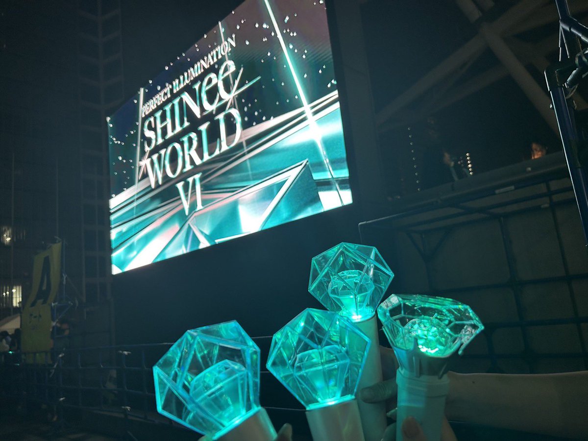 loveyouuuall's tweet photo. 久々の現場楽しすぎたし、今さらすぎてみんなご存知やけどSHINeeうるわしすぎたよね
さいたましかチケットあたらなかったけど軽率に名古屋行きたくなってるよね https://t.co/qmFAhYpw9H