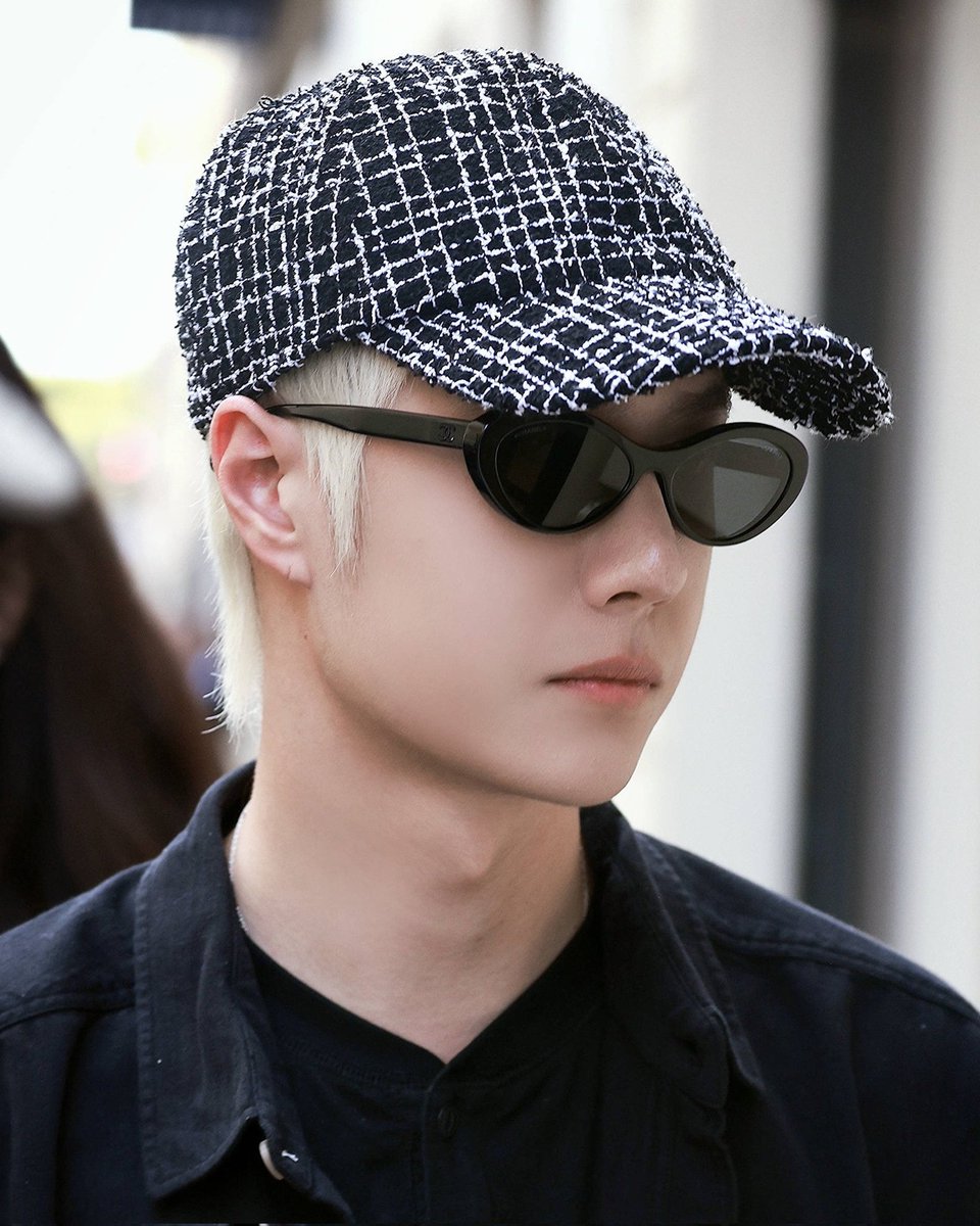 trcrwyb's tweet photo. the glasses the HAIR THE WANG YIBO https://t.co/8fdF3HMpMw