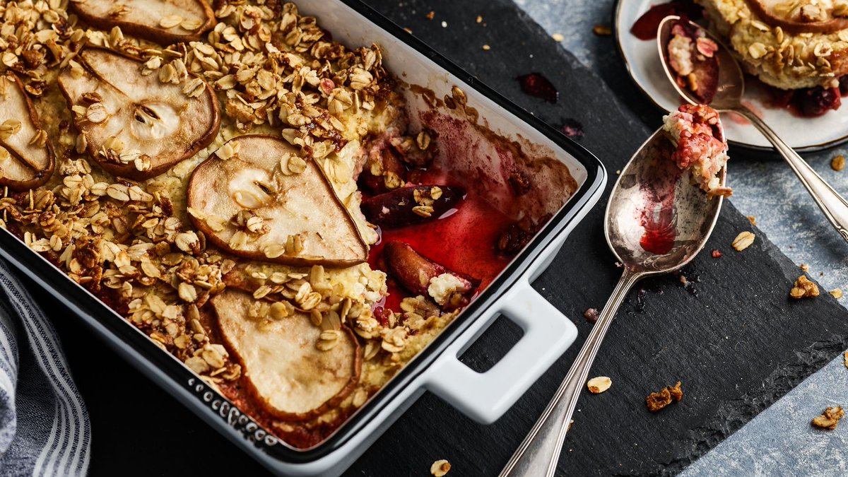 Hirseauflauf mit Pflaumen und Birnen! Kernig, saftig und voller Geschmack. Einfach und schnell zubereitet. zentrum-der-gesundheit.de/rezepte/desser…
Willst du vegan kochen lernen? Besuche unsere vegane Kochschule: vegane-kochschule.online #Vegan #Hirseauflauf #VeganeRezepte