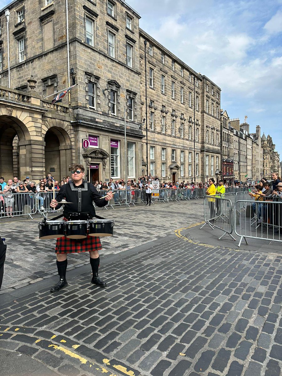 Performance on The Royal Mile for Riding of The Marches. Great to be back 😎🥁🐴🎻🎸 @TheJacobites @loscabossticks @CYMPAD_USA @EdinburghRide @kingsofkilts