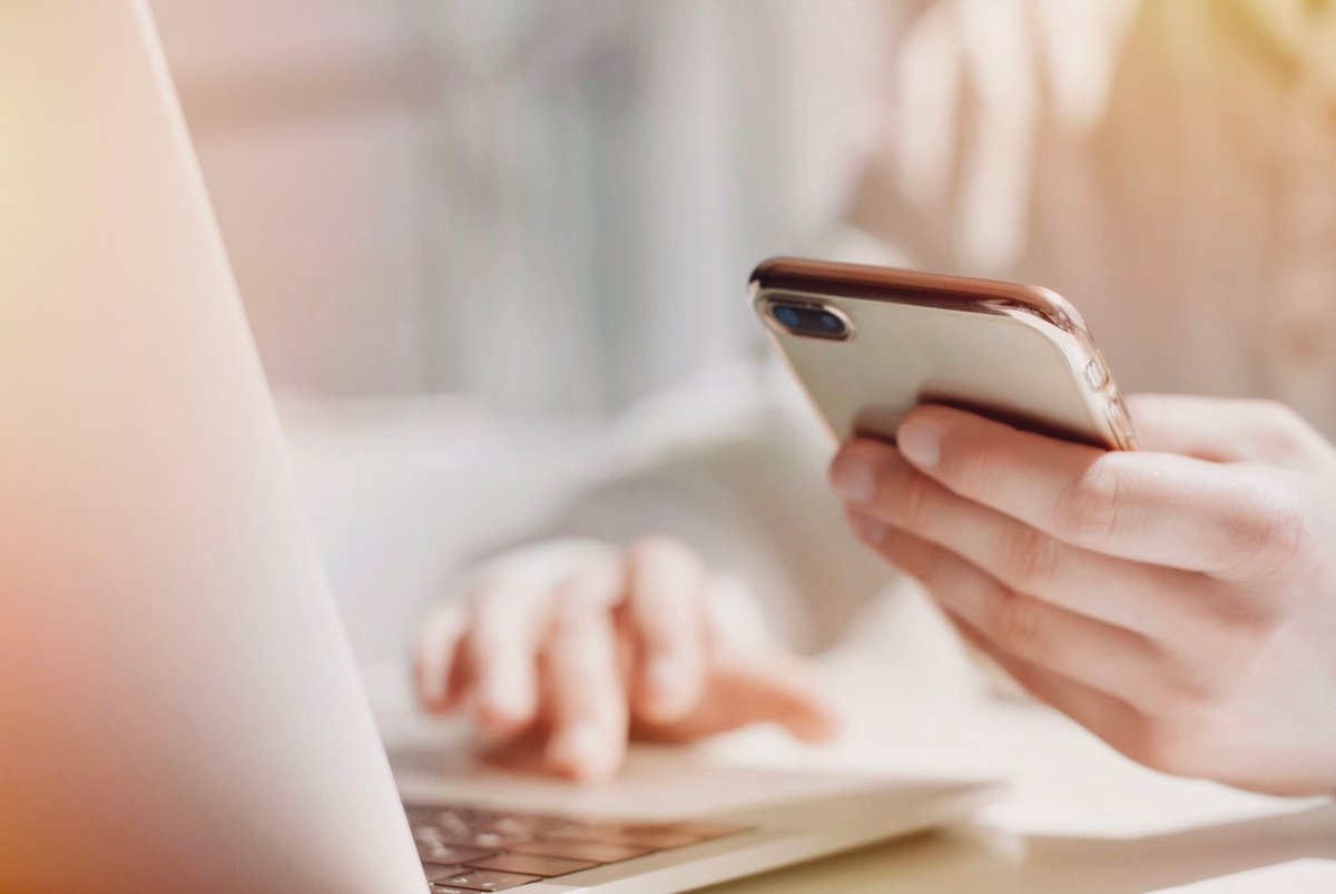 Dual screen use can help you to multitask with ease, access information quickly and stay connected with others!

But for children, using multiple screens in education can have both advantages and disadvantages. Find out more 👇

coconnect.co.uk/2023/10/02/dua…

#OnlineSafety #edutech