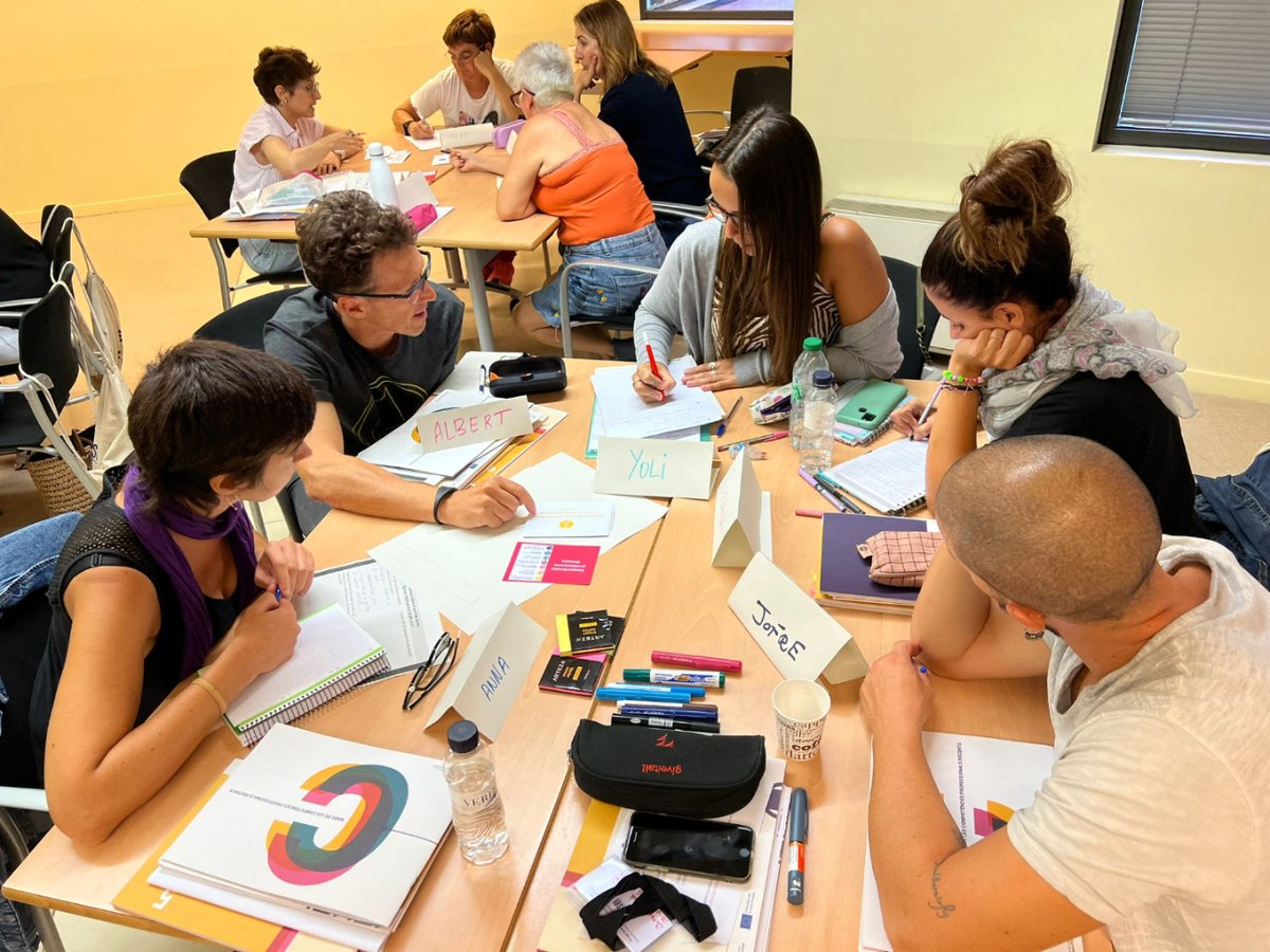 lid_barcelona's tweet photo. La setmana passada va tenir lloc la segona trobada del #ProgramaSensei va ser un èxit rotund! El mentors apassionats van compartir coneixements i experiències. ✨ #MestresInspiradors #EducacioTransformadora #LideratgeEducatiu 📚✨ https://t.co/3FzZcCDV4l