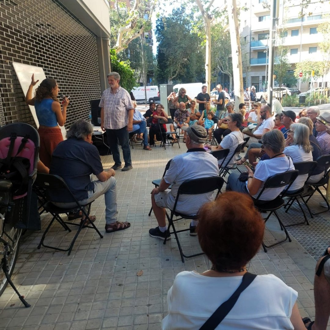 Una jornada que demostra la vitalitat de l'Esquerra de l'Eixample i el seu compromís amb el #consumconscient! Us esperem dissabte vinent amb més activitats!

#MercatdepagesGermanetes #Germanetes #EsquerraEixample #SobiraniaAlimentaria #Alimentaciosostenible #ConsumResponsable