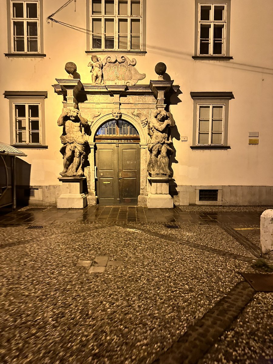 TravelChat's tweet photo. When I see things like this in EU, it makes we wonder why we stopped building like this in the US (if we ever really did… or maybe we just never did in TX)

I can’t explain why it’s beautiful, it’s just a feeling thing for me

Sure wish we built with those in mind today https://t.co/FdyQq1zXh9