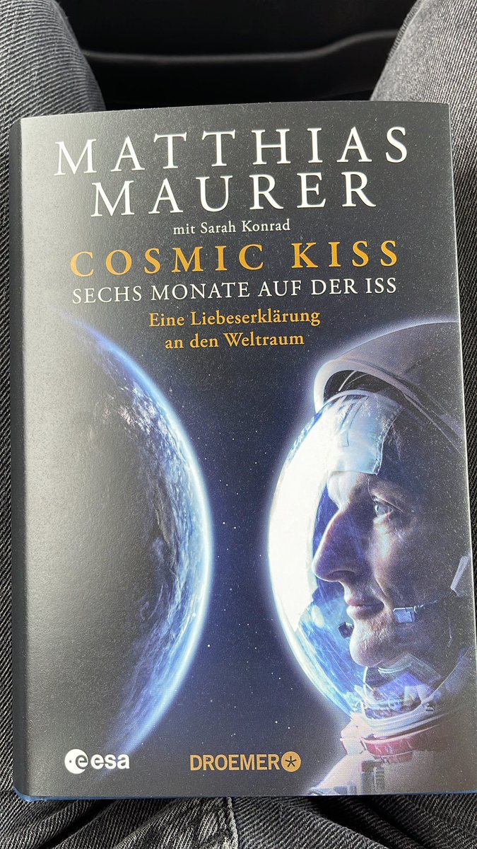 Direkt zum Laden gerannt um das neue Buch von <a href="/astro_matthias/">Matthias Maurer</a> zu schnappen. Kann’s kaum erwarten!