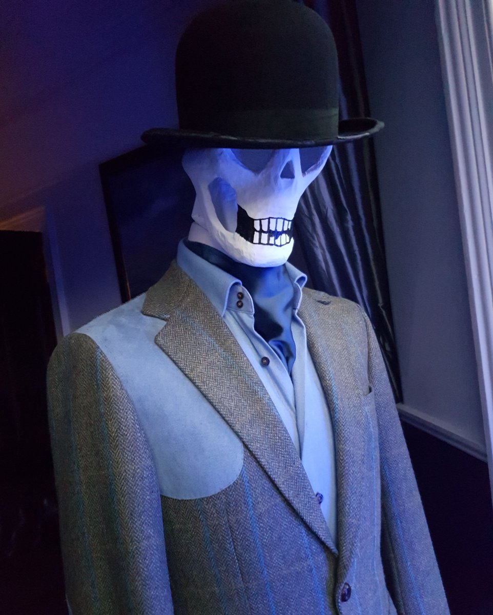 HarrisandHoward's tweet photo. Trick or treat yourself to some seasonal style at Harris & Howard Bespoke. Get ready for winter with our ranges of casual wear and formal wear and give 'em pumpkin to talk about.
#bespooky #halloween #tailors #bespoke https://t.co/EeJCgR0cxB