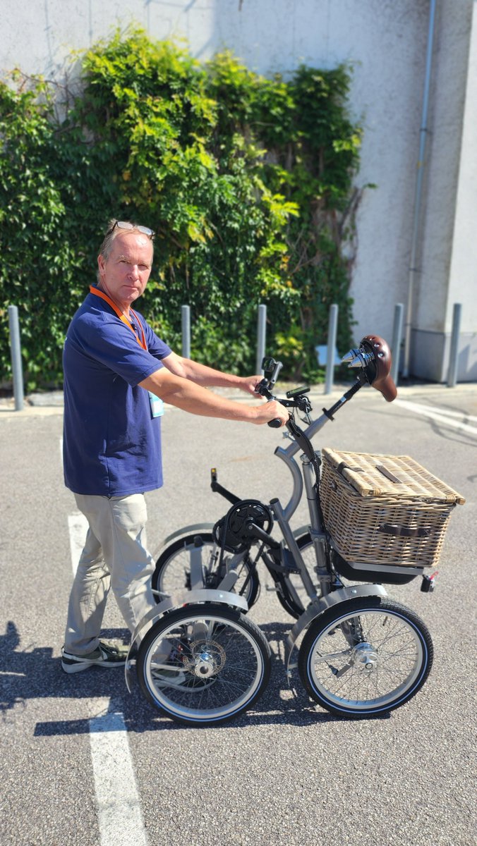 mePrathyush's tweet photo. The 4wieler features a 36V, 250W mid-motor with 10 support levels, positioned at the bike's center for pedal assistance. This motor doesn't impede pedaling without assistance and offers 80 Nm of torque for ample power even at low pedal speeds

#cargobikes #micromobility #LEVs https://t.co/3zVwrHLMPQ