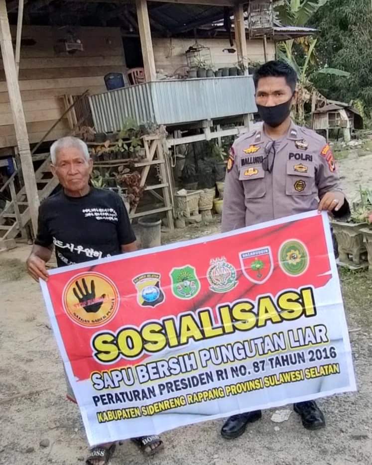 SidrapSaber's tweet photo. Bhabinkamtibmas AIPDA LAMALLURU,selaku pokja pencegahan menyampaikan Sosialisasi Peraturan Presiden No 87 Tahun 2016, tentang Satgas Saber Pungli.
stoppungli🖐️🖐️🖐️
#siwasPolresSidrap
#itwasdapoldasulsel
#satgasuppsaberpunglisulsel
@itwasda_poldasulsel 
@satgasuppsaberpunglisulsel https://t.co/u5KXlYWN6u