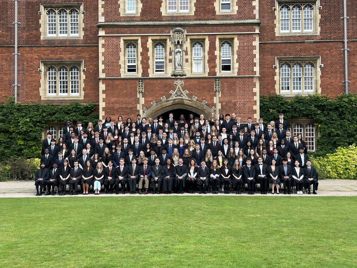 JesusCollegeCam's tweet photo. It’s matriculation photo time! Introducing our undergraduate Freshers of 2023. A warm welcome to all.
#Matriculation #Freshers #CambridgeUniversity #JesusCollegeCambridge https://t.co/AtiasxE3dV