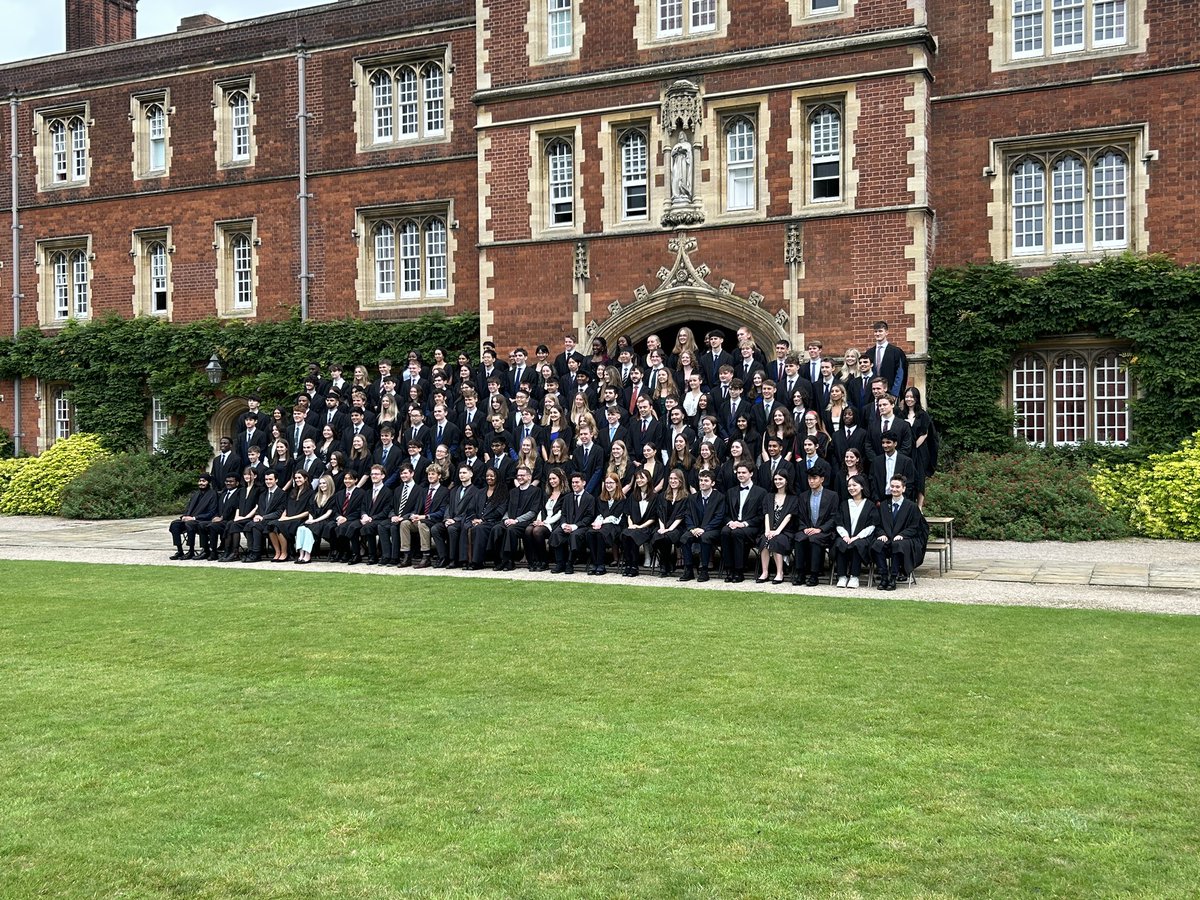 JesusCollegeCam's tweet photo. It’s matriculation photo time! Introducing our undergraduate Freshers of 2023. A warm welcome to all.
#Matriculation #Freshers #CambridgeUniversity #JesusCollegeCambridge https://t.co/AtiasxE3dV