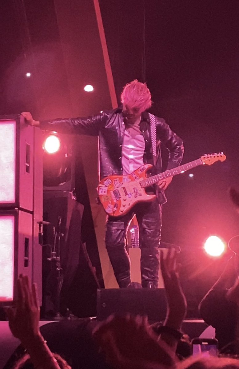 mikesblacknails's tweet photo. kinda reckless of michael to wear this outfit, lean like that AND look at someone like that?? like sir this is a safety risk https://t.co/wjA2UPvKcX