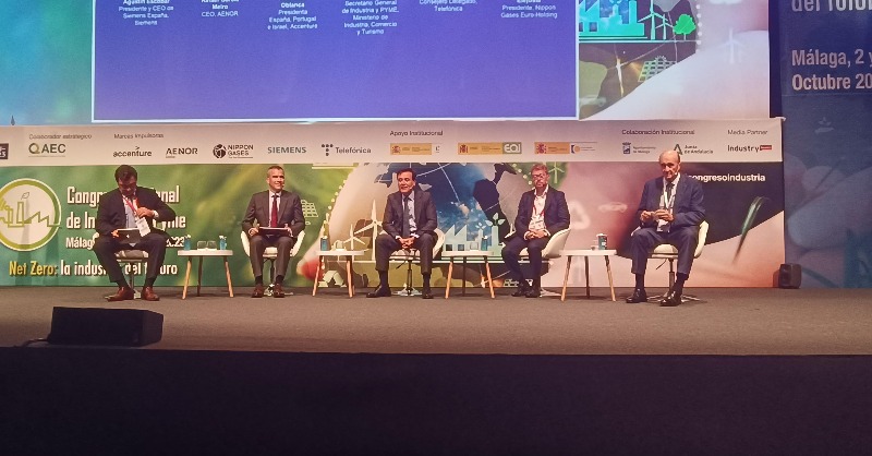 TE_GranEmpresa's tweet photo. 📣 ‼️‼️Únete en directo a la mesa redonda de CEOs: "Los CEOs frente al reto #netzero" que cuenta con la participación de nuestro consejero delegado Sergio Oslé.

📅 2 de octubre de 2023
⌚ De  13:00-13:45 horas

#congresoindustria

Síguelo AQUÍ https://t.co/KApZ4LffP6