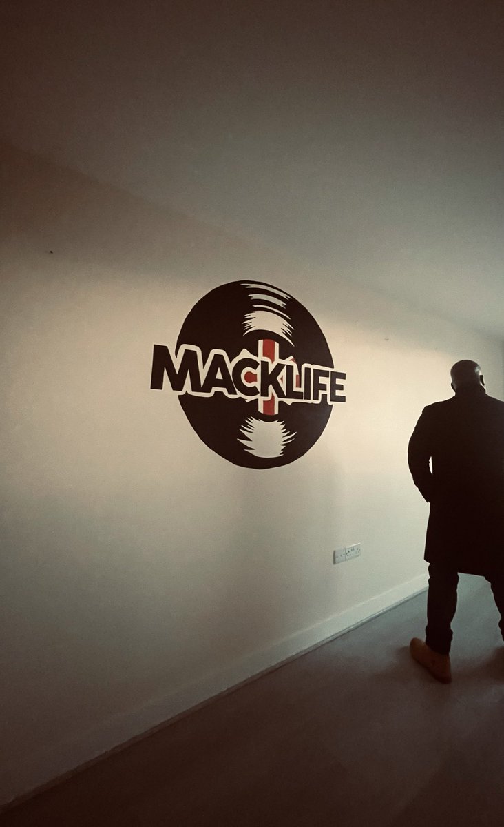 _markmorrison tweet picture