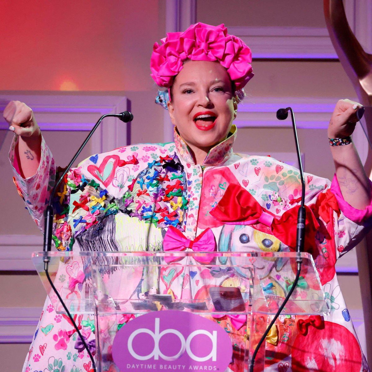 KabalMert's tweet image. Your clothes may be Chanel, Gucci
Your shoes crocodile
But baby you're never fully dressed without a smile
#ReasonableWoman #ClockThatTea #GimmeLove