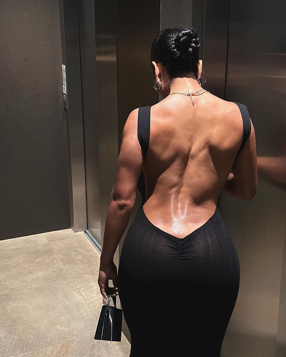 itsthestylehive's tweet photo. #StyleDeets - @natseleen_ styled her #IamGia low backless dress; which showed off her toned back, and paired the look with a mini carry-on purse and mules, as a night-out dinner look.

Thoughts?

#TheStyleHive 
#DinnerStyle
#DinnerOutfit
#BacklessDress. https://t.co/Cit7dJH7SB
