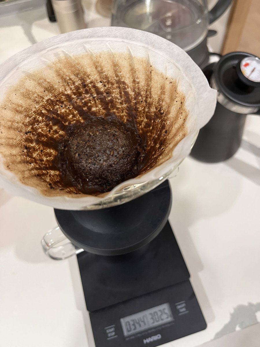 andychoimh's tweet photo. Did a #kesuya hybrid method on the #hario switch with a touch of @TalesCoffee Vincent spin of stirring till dome shaped ending. Loved the look AND the flavours 🥳 https://t.co/zimaibpnQS