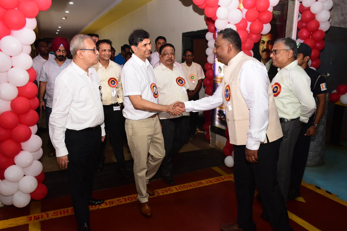 rajesh664's tweet photo. #MahindraFoundersDay for me was at Tractor plant https://t.co/rNhqIZaLar’s an occasion to remember our founders,meet and recognise the teams and have fun. https://t.co/WnxvR2leCX