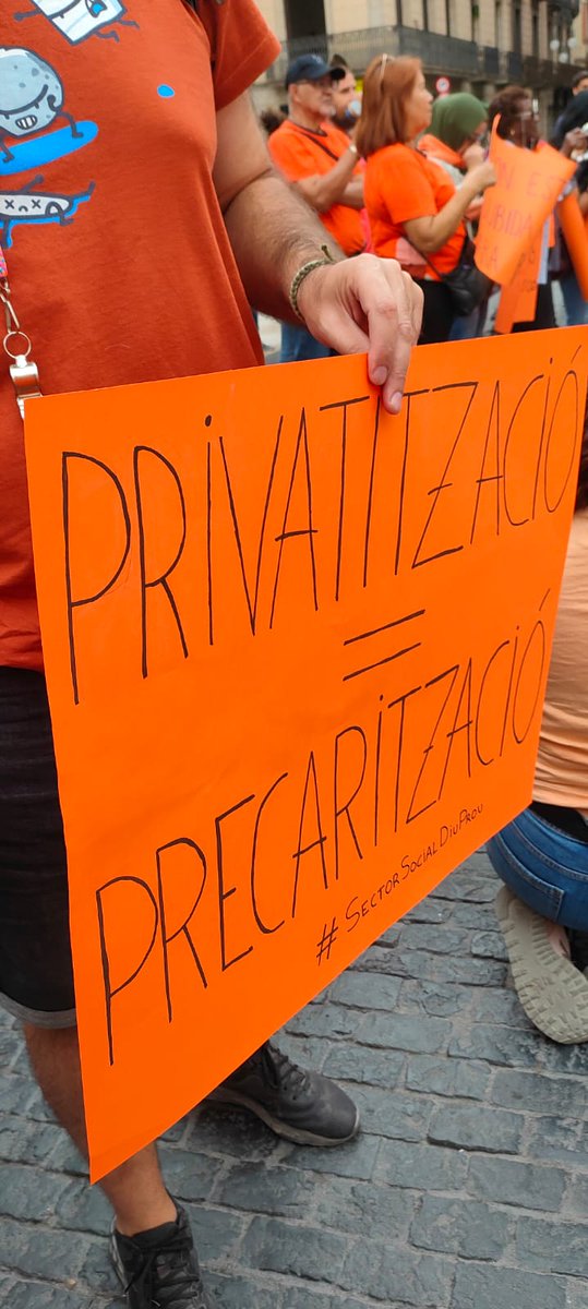 sectorsocialCGT's tweet photo. Prou Precarietat i Negoci al #SectorSocial

Prou de dobles escales salarials, jornades eternes, sous de misèria, i de Precarització de les nostres vides! 

Volem Serveis de Protecció Social dissenyats per atendre les necessitats de les persones, i no els interessos d'empreses! https://t.co/2M3cKakntv
