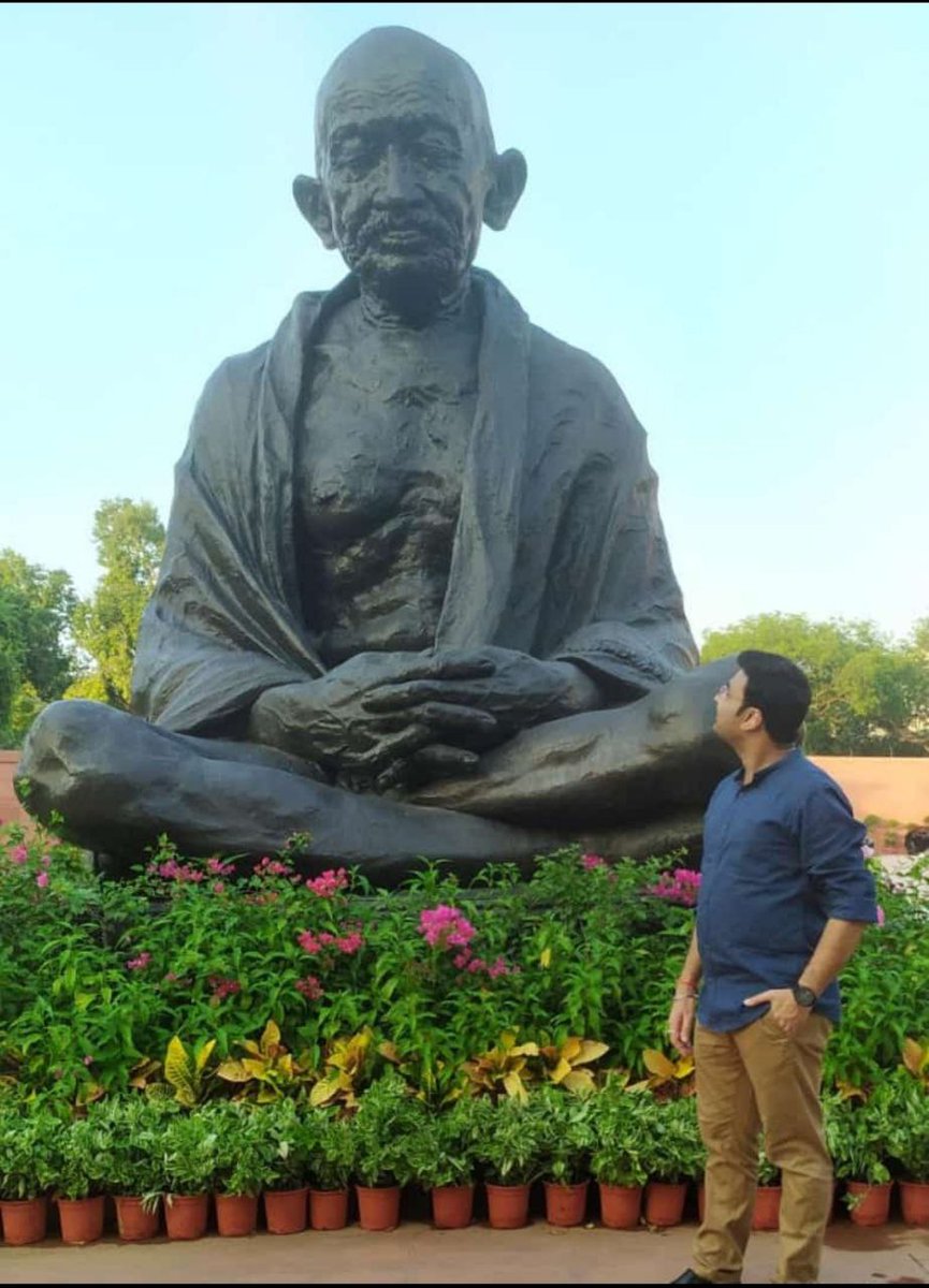 SimplySandeep_'s tweet photo. In candid conversation with Bapu about being the "Change" that we both wish to see in the World.
#MahatamaGandhi #GandhiJayanti 🇮🇳 https://t.co/FtG1f3HOet