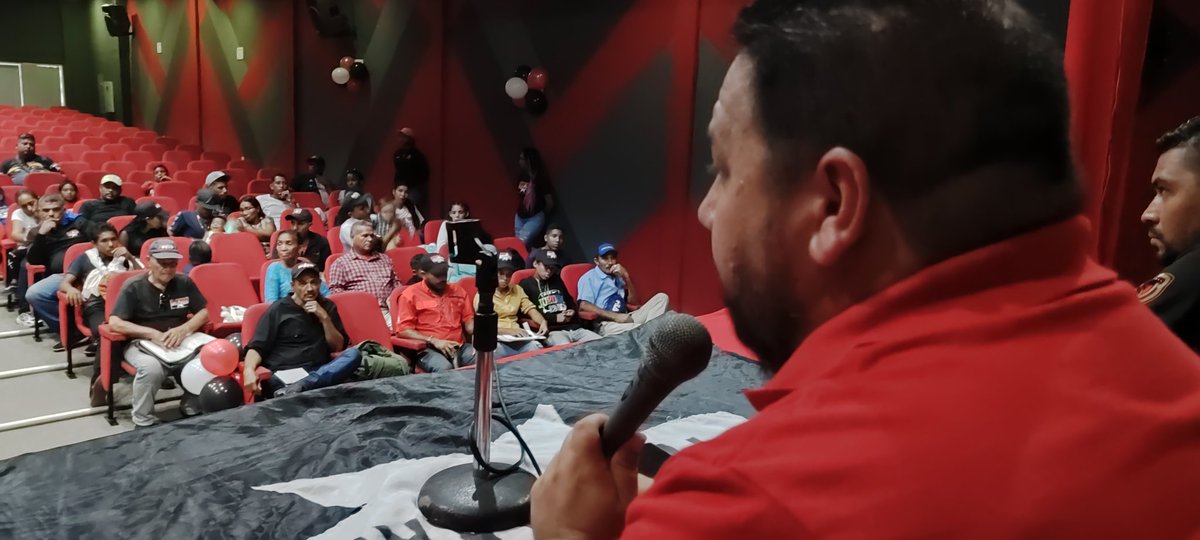tupa_tv's tweet photo. "Es indiscutible el avance del partido, no lo pueden detener, ya es imposible". ¡Hay una alta carga de moral! 

En el marco del proceso de adecuaciones, realizado Secretariado Regional Ampliado en el Edo. @MonagasMRT_.

 #SeVienenLasClases @NicolasMaduro @dcabellor @TupamaroMRT https://t.co/VwhVLzUJqx