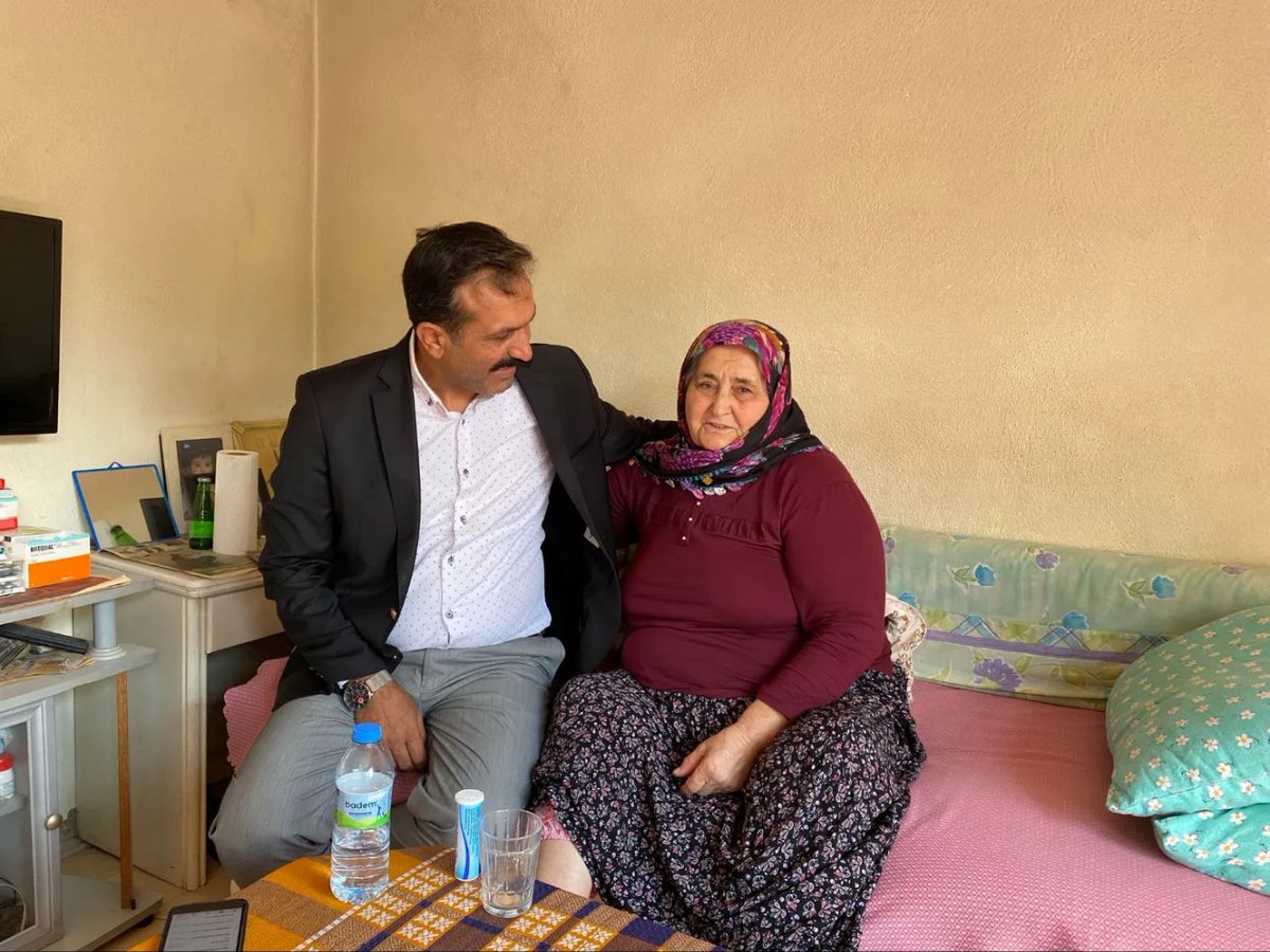 rmztorun's tweet photo. İlçemiz sakinlerinden Meryem KÖR'ü, geçirmiş olduğu rahatsızlık sonrası evinde ziyaret ederek geçmiş olsun dileklerimizi ilettik. Rabbim acil şifalar versin.🤲 https://t.co/ihXVbrd32J