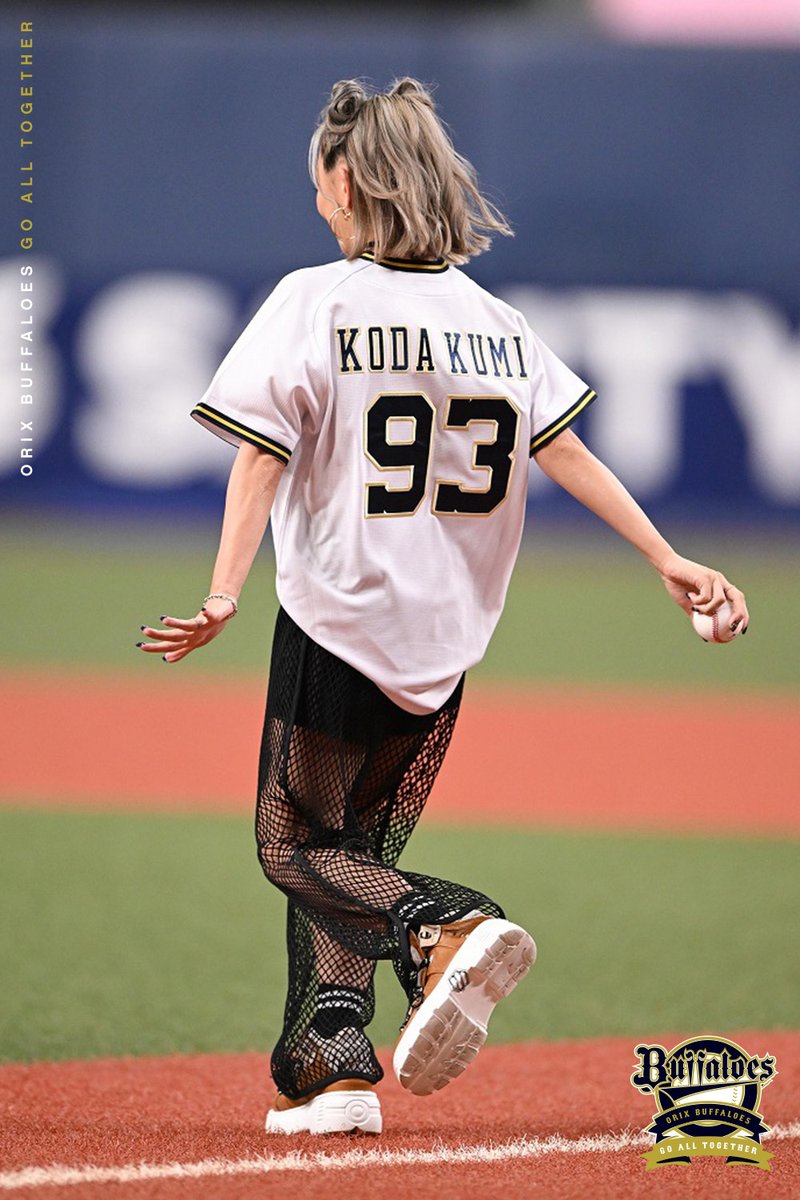 Orix_Buffaloes's tweet photo. ⚾本日10/2の特別始球式に #倖田來未 さんが登板されました！
“K” Magicな投球、ありがとうございました💖

#背番号93
#全員で勝つ
#Bs2023 #プロ野球 #NPB #ORIX https://t.co/7qLTokodvt
