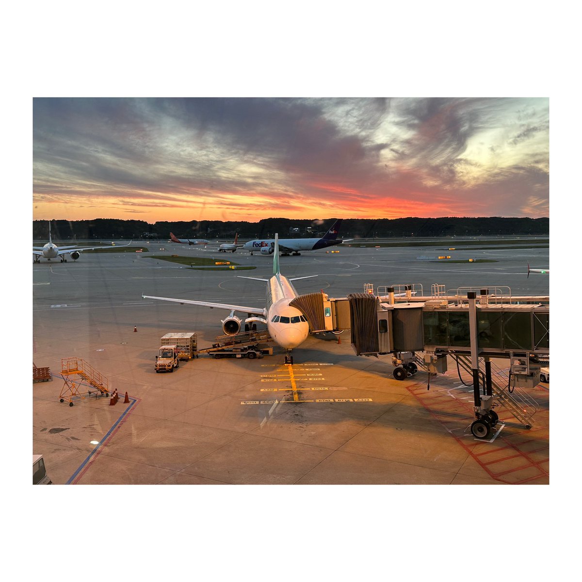 iamsady's tweet photo. 다녀오겠습니다✈️ https://t.co/iRY577Pqjg