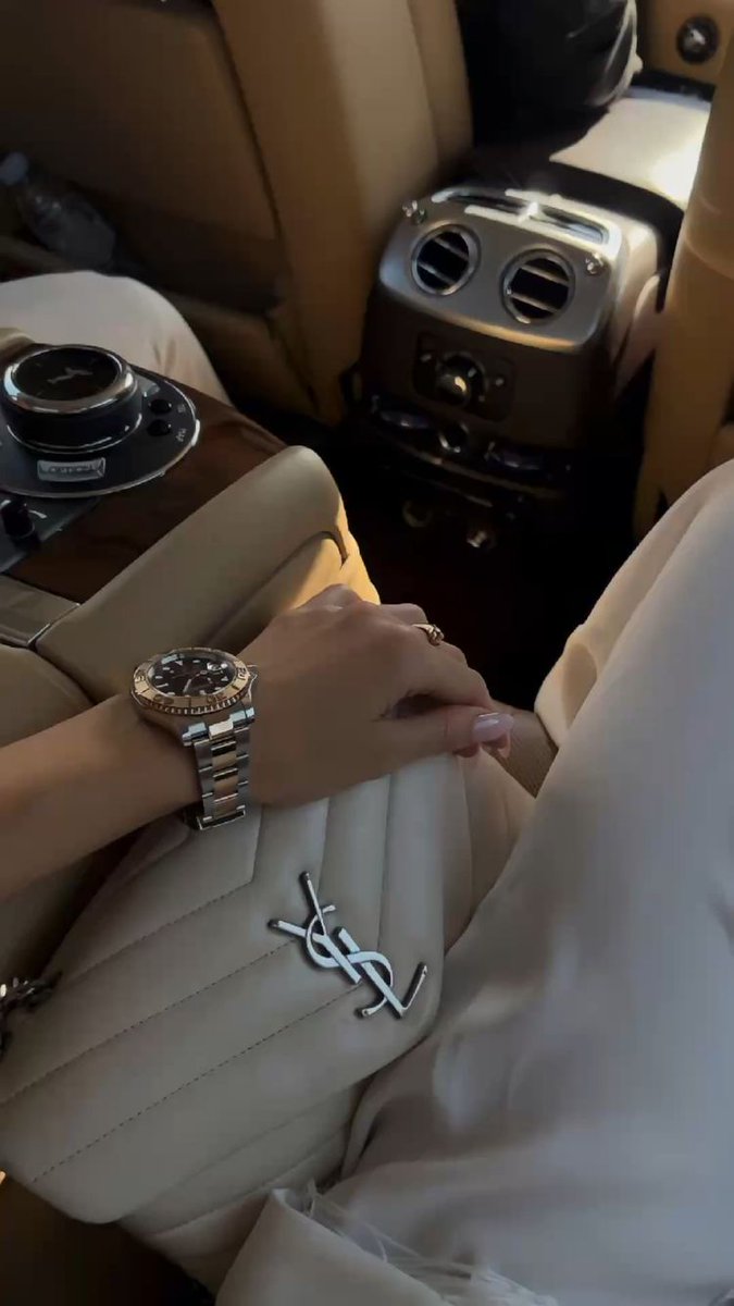 MoolahModels's tweet photo. 🌟 Are you ready to rewrite your financial story? Our Findom Agency is  here to help you embrace your inner financial dominatrix and change your  life. 💄💰👠 #FindomQueen #WomenInPower https://t.co/auWt368ukN