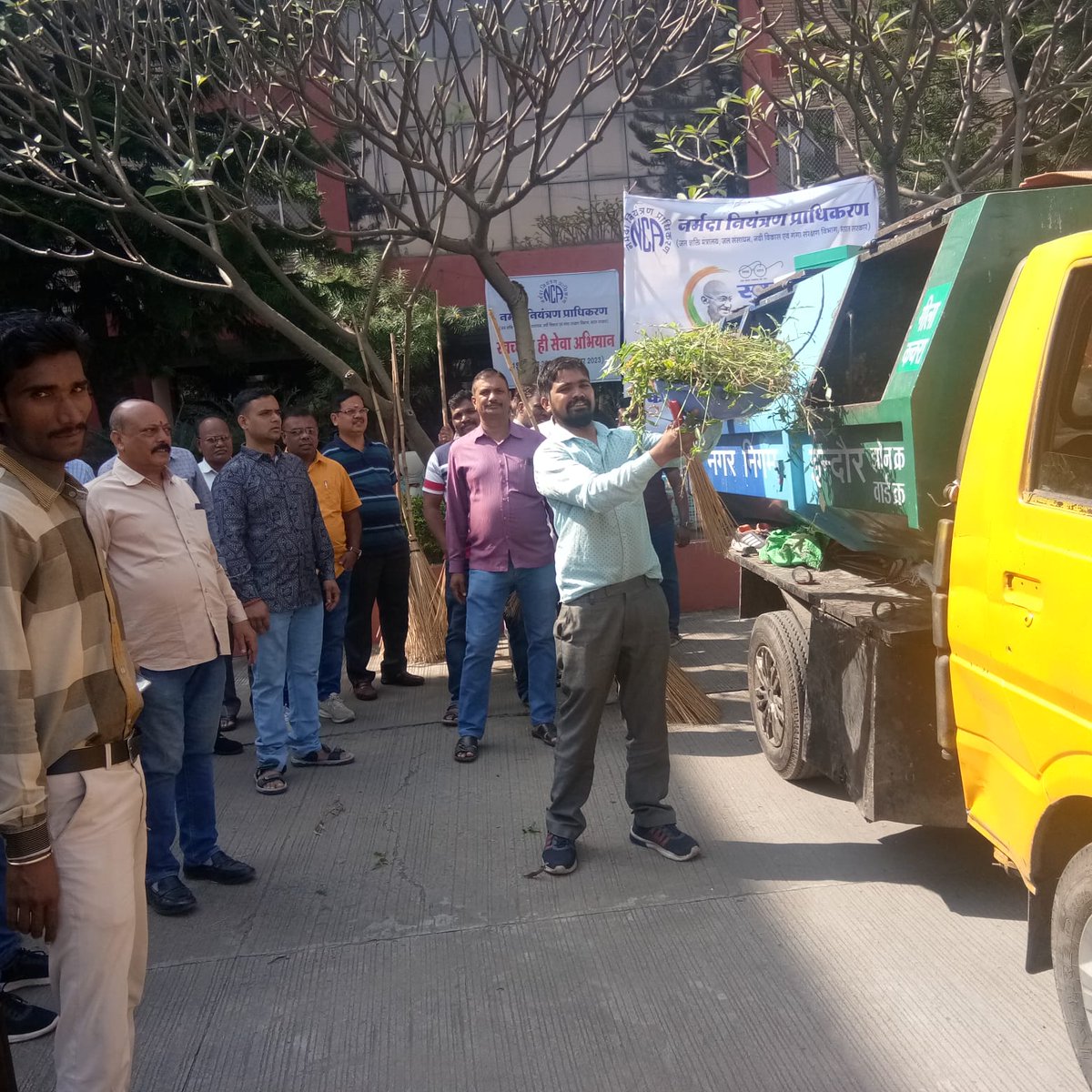 DyNarmada's tweet photo. Swachhata pledge has been taken by officers and staff of Narmada Control Authority and cleaning drive of NCA campus was conducted. https://t.co/o9rodcdR8r