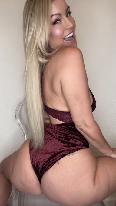 Good Morning! Can you handle the natural squish? 🥹 https://t.co/IFcLoFz2Ew<a href="/tag/natural"class="tags"><span>#natural</span></a><a href="/tag/naturalbeauty"class="tags"><span>#naturalbeauty</span></a><a href="/tag/mombod"class="tags"><span>#mombod</span></a><a href="/tag/over40"class="tags"><span>#over40</span></a>