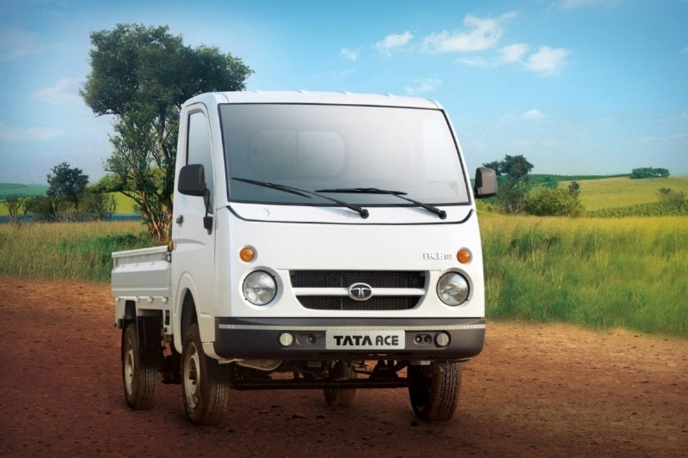 Praveen_kj2's tweet photo. When I was in school, my father bought a #TataAce , which helped us earn our family's bread and butter.
Today, I want to repay that gratitude and now I am a proud owner of a #TataNexon #RedDark edition.
@TataMotors
@RNTata2000 https://t.co/NTjWkjH71A
