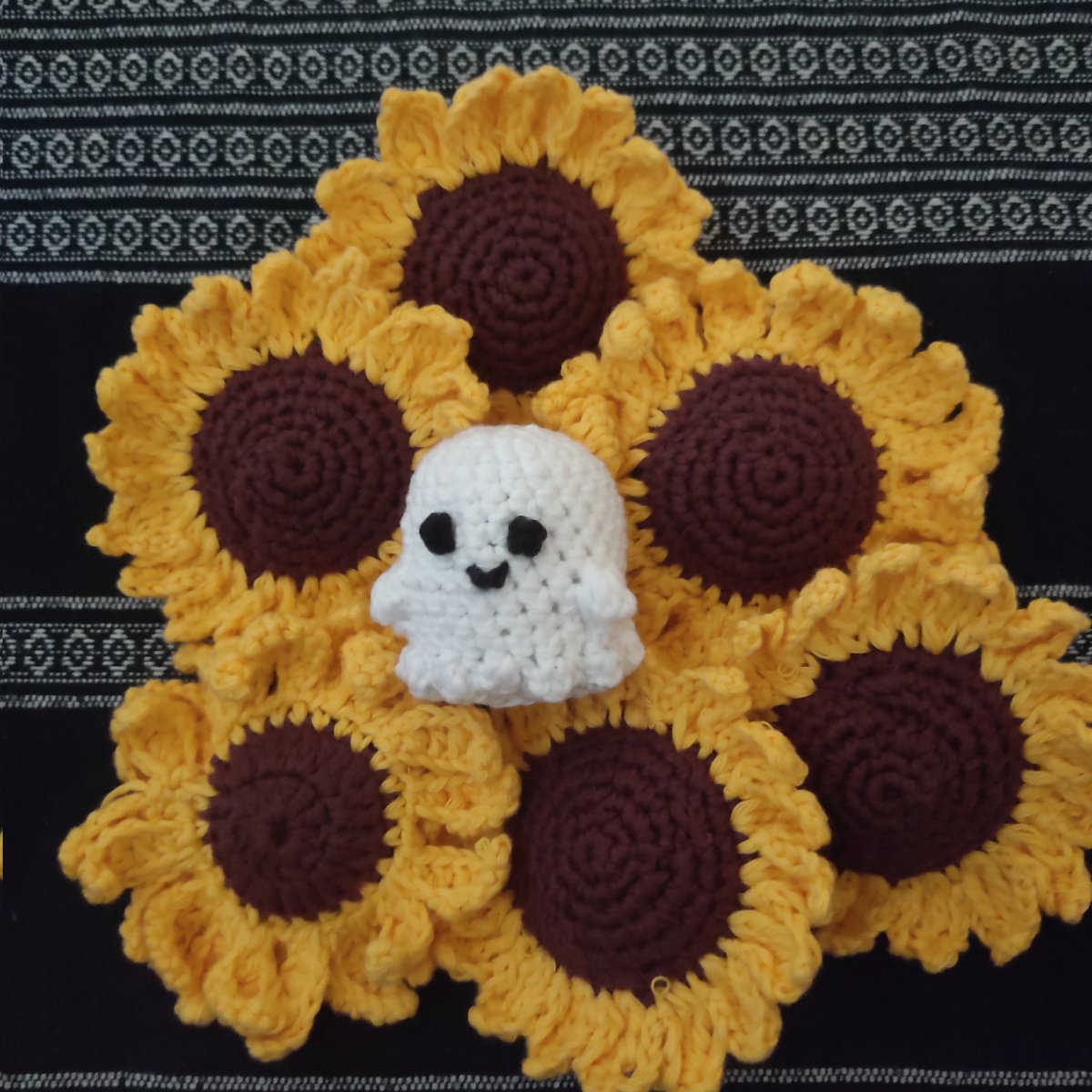 chembarathi's tweet photo. Who cannot not fall in love with a ghost floating above sunflower garden https://t.co/5LyaF911EO