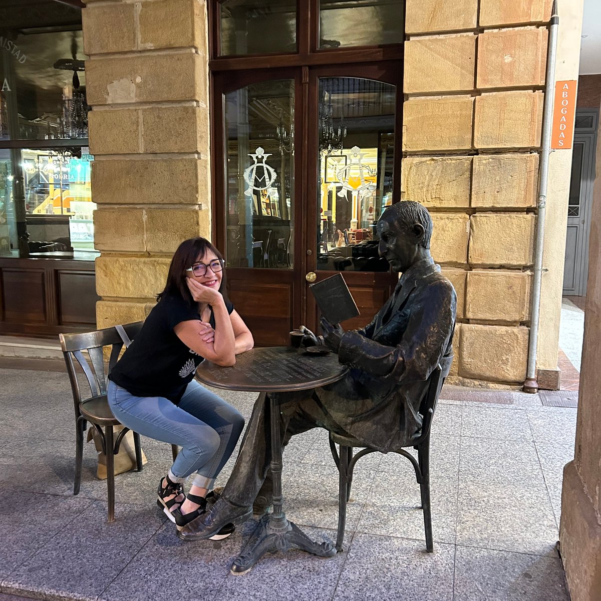 EOratoria's tweet photo. ¡No te pierdas nuestra segunda entrevista a alumnos de la @EOratoria! 
En esta ocasión, hablamos con Belén Ochoa @bybeloch, política del ayuntamiento de San Sebastián de los Reyes en Madrid.
https://t.co/6qNdJm50pZ https://t.co/l2U0k0UDlm