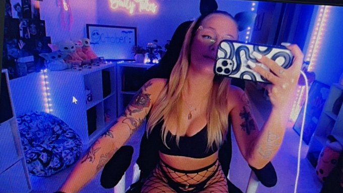 Took the new boobs for a test drive   Test drive successful 🤤 https://t.co/YprMCCdCAz