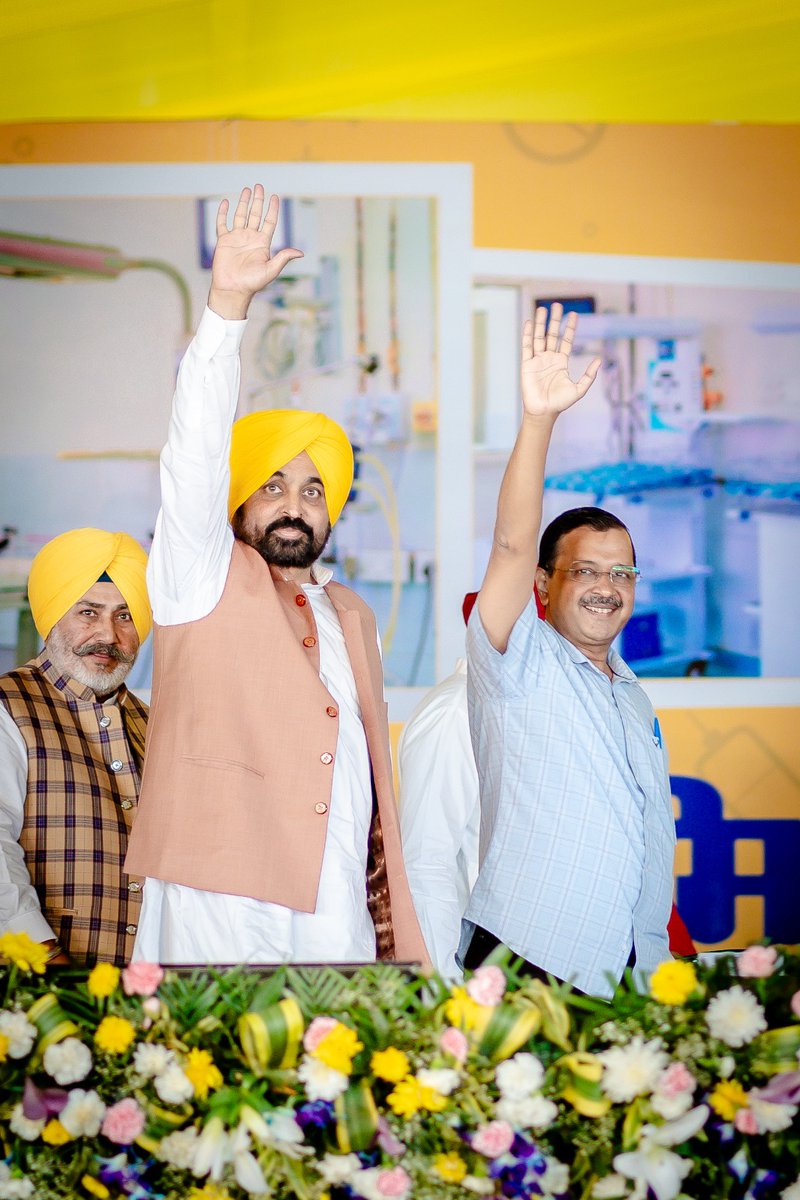 BhagwantMann's tweet photo. ਅੱਜ ਪਟਿਆਲਾ ਦੀ ਧਰਤੀ ਤੋਂ ਸਾਡੇ ਕੌਮੀ ਕਨਵੀਨਰ @ArvindKejriwal ਜੀ ਨਾਲ ਸਿਹਤ ਕ੍ਰਾਂਤੀ ਦੇ ਅਗਲੇ ਪੜਾਅ ਦੀ ਸ਼ੁਰੂਆਤ ਕੀਤੀ...ਇਸ ਸਿਹਤਮੰਦ ਪੰਜਾਬ ਮੁਹਿੰਮ ਤਹਿਤ ਅਸੀਂ ਹਰ ਘਰ ਤੱਕ ਸਿਹਤ ਸਹੂਲਤਾਂ ਪਹੁੰਚਾਉਣ ਲਈ ਵਚਨਬੱਧ ਹਾਂ...
ਪੰਜਾਬ ਦੇ ਵੱਖ-ਵੱਖ ਹਿੱਸਿਆਂ ਤੋਂ ਆਏ ਲੋਕਾਂ ਦਾ ਇਹ ਹੜ੍ਹ ਗਵਾਹੀ ਭਰਦਾ ਹੈ ਕਿ ਇਸ ਸਿਹਤ ਕ੍ਰਾਂਤੀ ਤੋਂ ਲੋਕ ਬਹੁਤ ਖੁਸ਼ ਨੇ...
ਇਨਕਲਾਬ ਜ਼ਿੰਦਾਬਾਦ