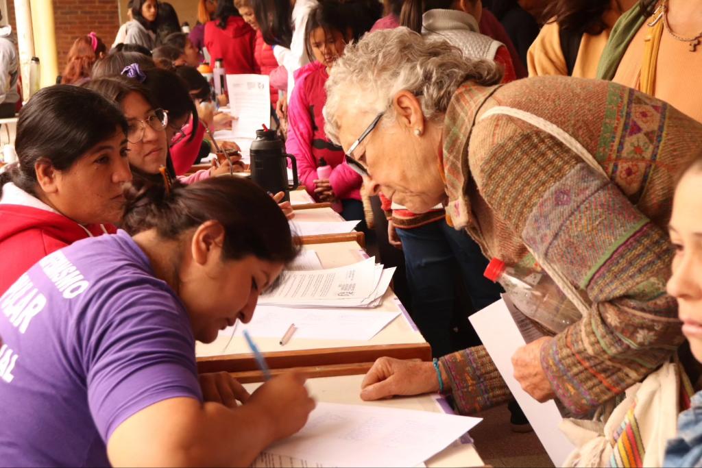 DDSIGCH's tweet photo. 🗣️ Delegaciones de todas las localidades de la provincia debatieron sobre Salud, Educación, Trabajo y Economía del Cuidado; Justicia; Juventudes; Cultura; Violencia; DDHH; Pueblos Originarios y demás. https://t.co/Mcd9veGKgt