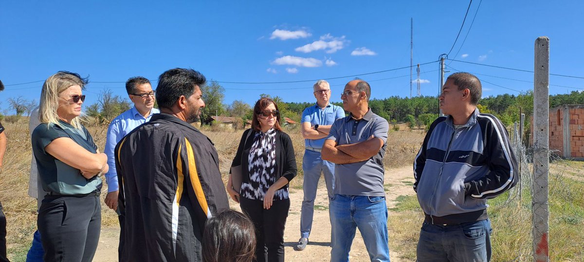 HFHMacedonia's tweet photo. We marked #WorldHabitatDay2023 signing the memorandum of cooperation with Municipality of Kumanovo within #HomeEquals campaign. It is crucial to provide answer to the question "What can we do together for the residents of informal settlements here and in the whole country?" https://t.co/h4b3Wkuy3b