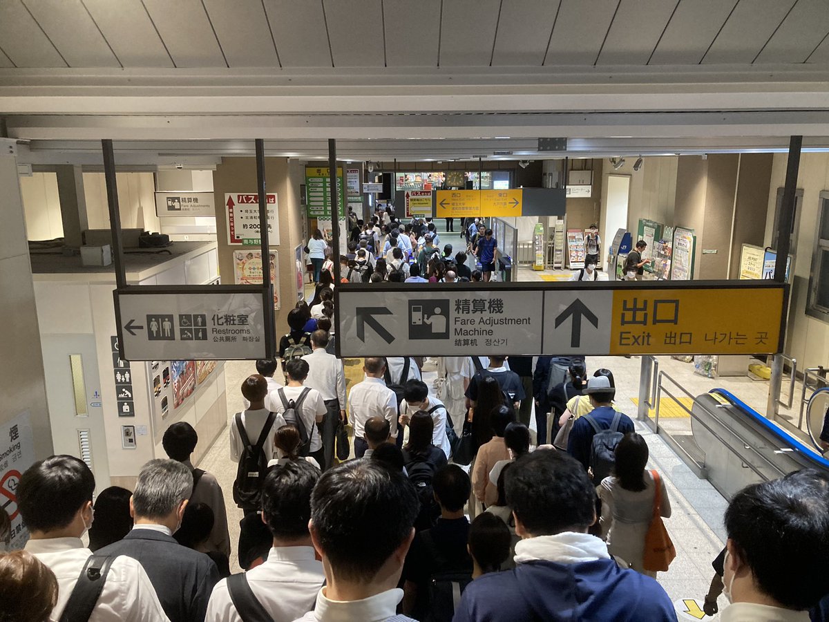 yono_aruaru's tweet photo. 南与野駅改札機足りなくね？ https://t.co/B8zAmAtIGL