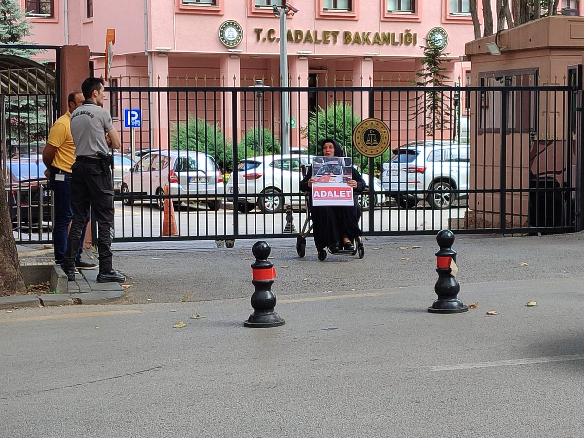 5 yıldır ADALET için, adil bir yargılama için mücadele veren bir anne var.
Ortada bir insanlık sucu var !
Malatya'da görülecek duruşmaya başta hukuk örgütleri olmak üzere herkesi,  dayanışmaya bekliyoruz.
DAYANIŞMA ADALETİ GETİRECEK!
🗓️ 06.10.2023
🕘10:00
📍Malatya 3. Ağır Ceza
