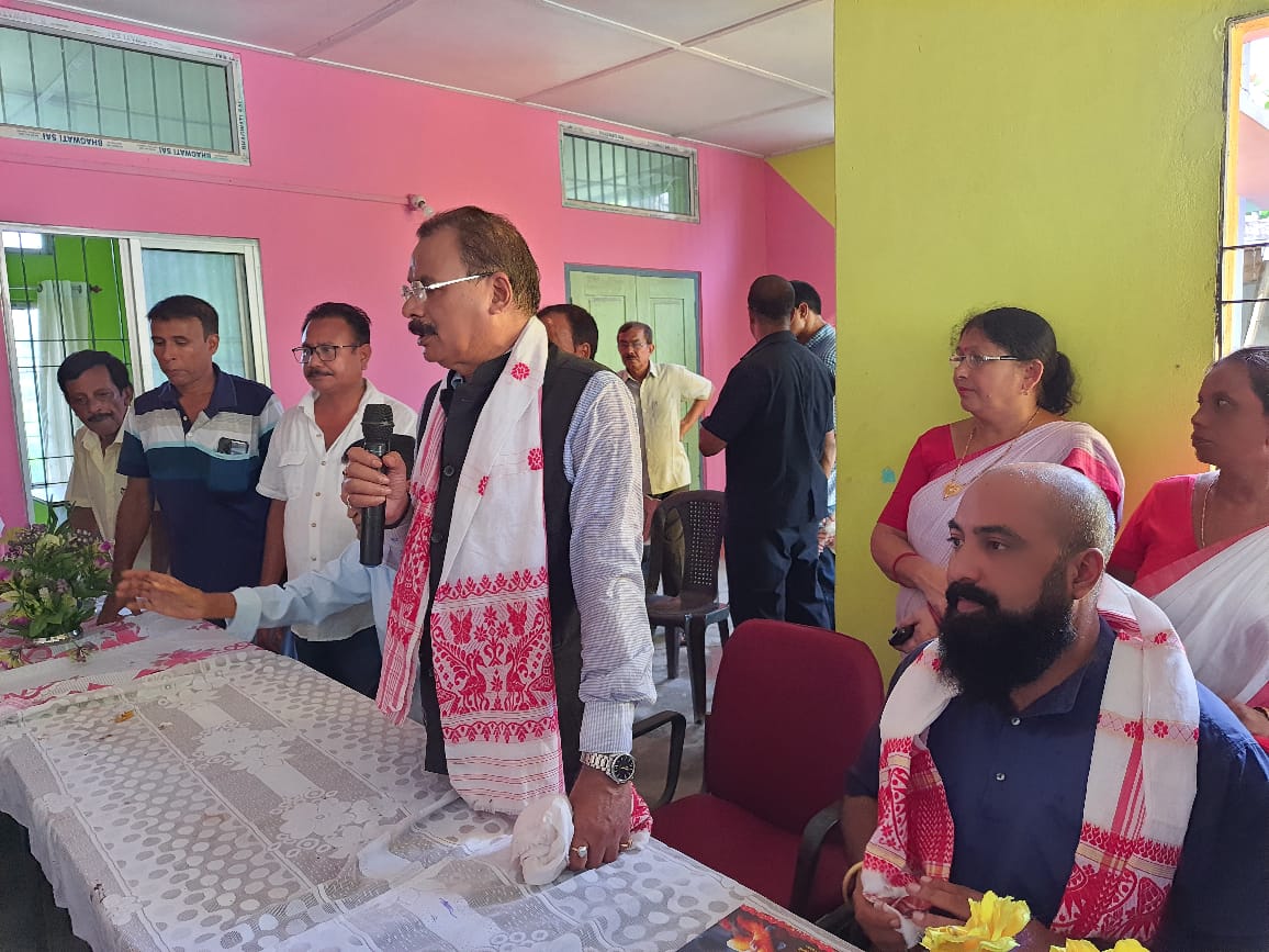 mriganka_dr's tweet photo. #sewapakhawada .. we believe in #sewahisangathan .. today took part in distribution of #ayusmanbharat health card in Bar-Naddi, #dharmapur LAC, These card provide #free_treatment upto #5lac .. @cmpatowary @BJP4Nlb @BJP4India @BJP4Assam https://t.co/oue1nVmXRz