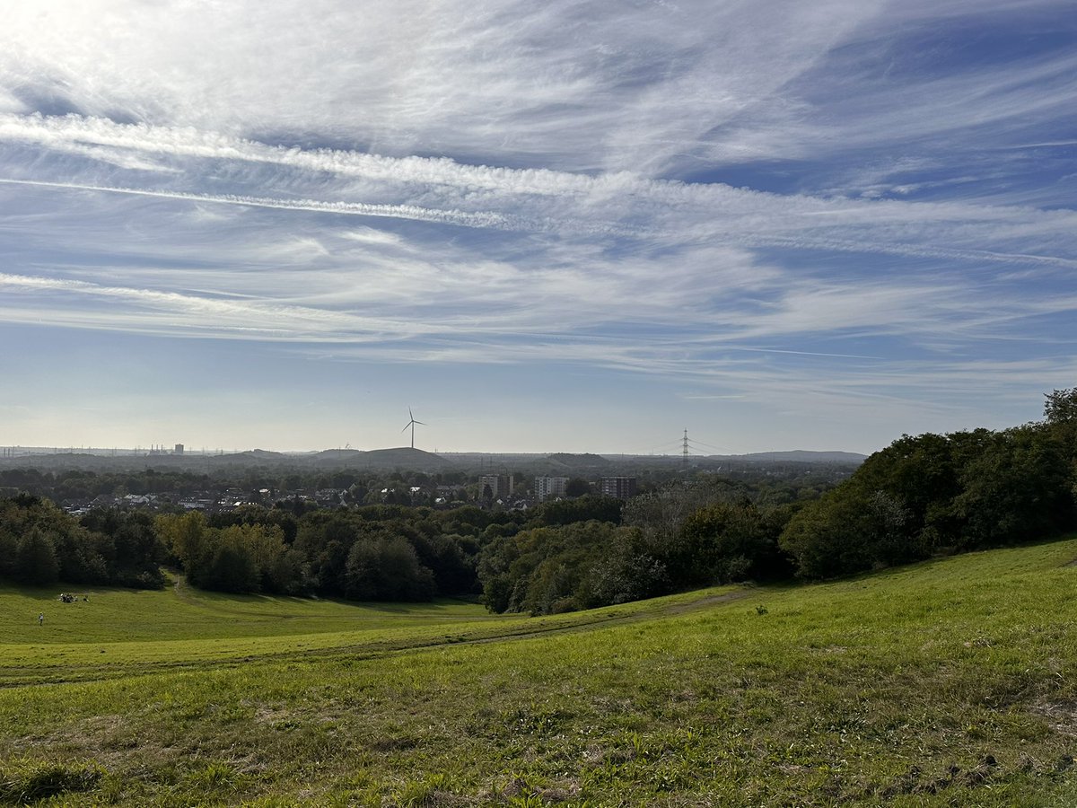 GoodnightBond's tweet photo. Haldenblicke aus #Gelsenkirchen Buer und Beckhausen
👉in jede Richtung spannend! 
#Tetraeder #ArenaaufSchalke #Prosper #Herten #Nordstern #Zollverein https://t.co/dsLqaarZdK