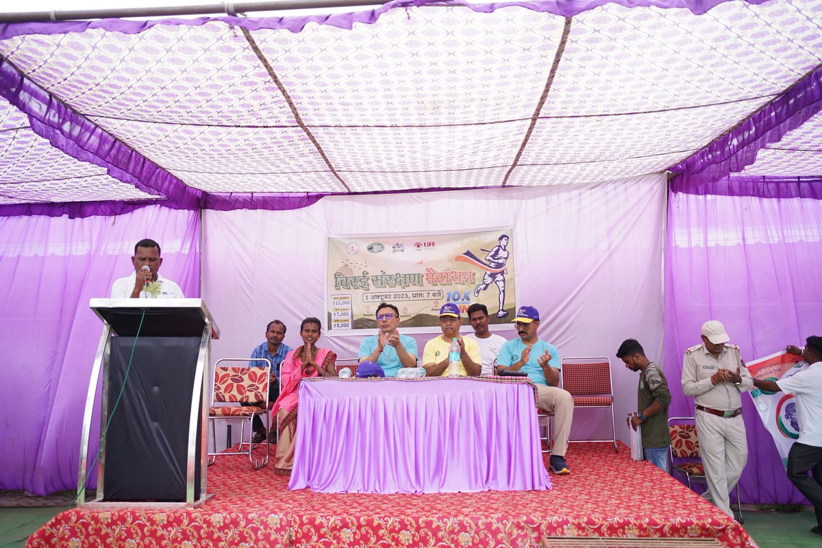 The award ceremony for the felicitation of the winners of Marathon for Bird Conservation was graced by the presence of our esteemed dignitaries. Shri Rajesh Kumar Pandey, CCF, Wildlife, Md Shahid, CCF, Shri Dhammshil Ganvir, Director, Kanger Valley National Park were present.