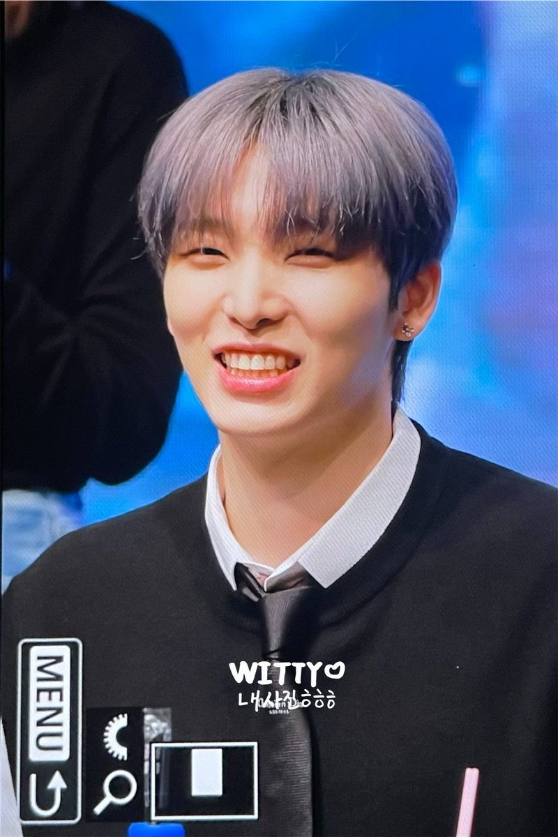 witty0607's tweet photo. 231002 #서호 #원어스 #ONEUS
얼굴 귀여움◠‿◠ㅎㅎ https://t.co/LFoJlHfOEs